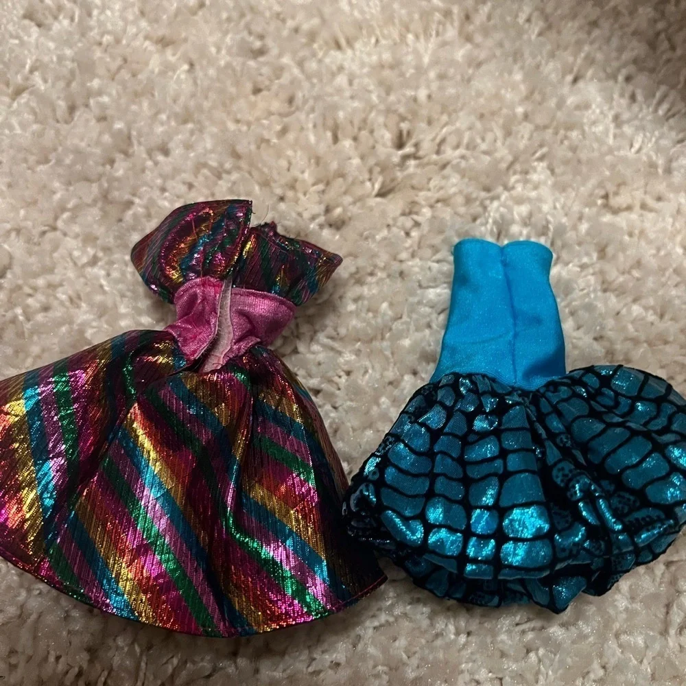 2 Vintage 1990’s Sparkle and Shimmer Barbie Dresses   WesternTurquoise Necklace